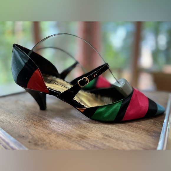 Colorful Striped Heels for a Bold Statement - Picture 2 of 6